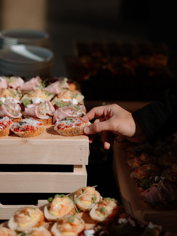 detail na jednohubky na firemním večírku