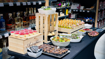 pohled na studený raut plný fingerfoods