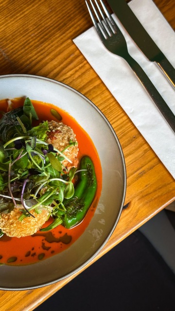 sýrové koule v paprikové omáčce ve Fuel bistru